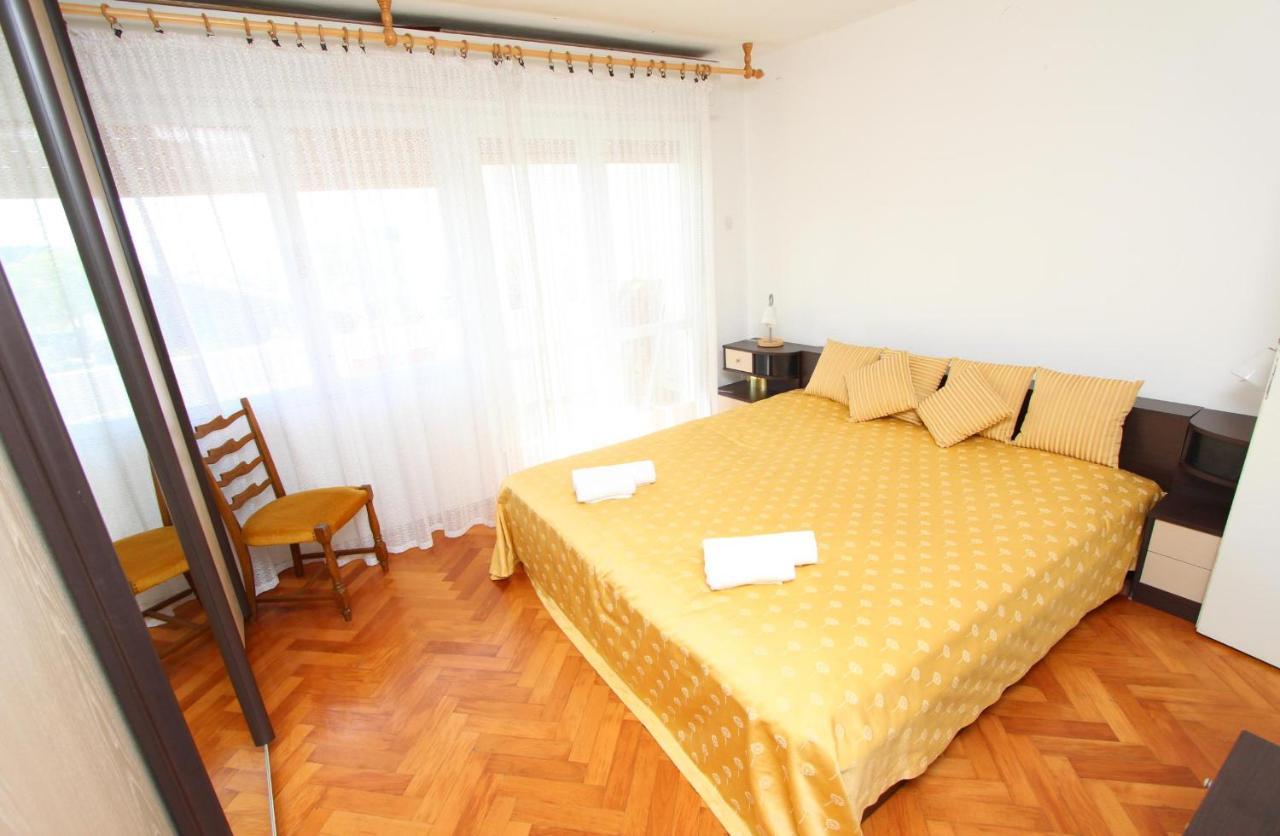 Apartment Maestral Rovigno Esterno foto